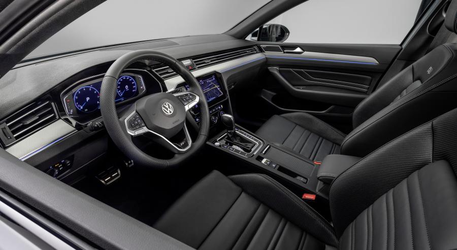 Интерьер Volkswagen Passat Variant R-Line Edition (B8) 2019 года  (фото 5 из 31)